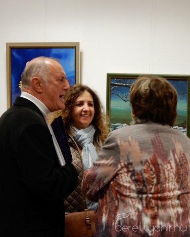 Fellobant az első gyertya lángja 31